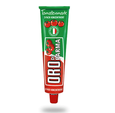 This tube contains the full flavour of tomatoes. Our tomato paste is made only from sun-ripened tomatoes from the Parma region. Oro Di Parma peels and de-seeds them before thickening them in a vacuum so that their aroma and nutritional value is preserved. With triple concentrated tomato paste, this process ensures that at the end, their product contains at least 36% of dry mass - a real taste explosion with a large quantity of valuable lycopin, which can be absorbed particularly well by the body.